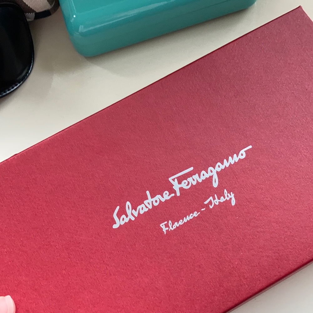 Salvatore Ferragamo berry pink wristlet - Picture 13 of 13